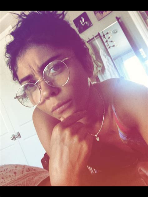 Pin By Forster On Sarah Hyland Sarah Hyland Sarah Glasses