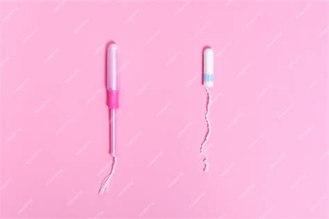 Premium Photo Tampon With Applicator And Tampon Without Applicator