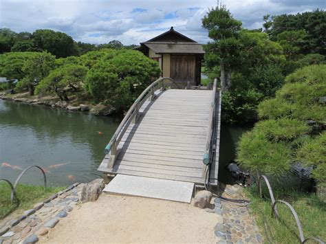 Bridge to Naka-no-shima in Sawa-no-ike, Kourakuen | Bridge t… | Flickr