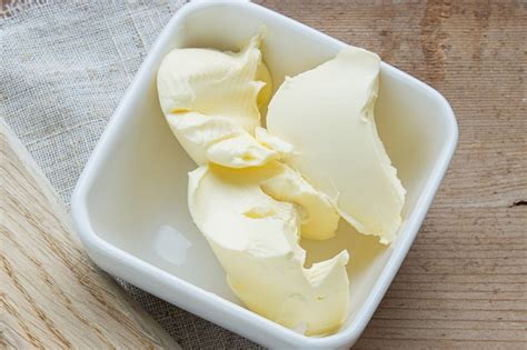 Mantequilla o margarina diferencias y cuál es mejor