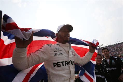 F Hamilton Campione Del Mondo Per La Quarta Volta Grazie Al Team