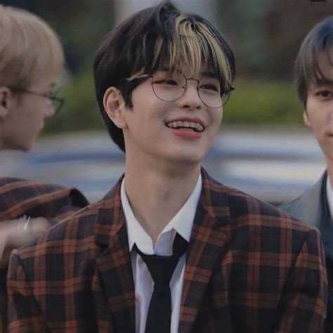 Kim Seungmin Lee Know Stray Crushes Minnie Kim Galaxy Building