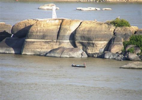 La Piedra Del Medio Un Misterio Del R O Orinoco