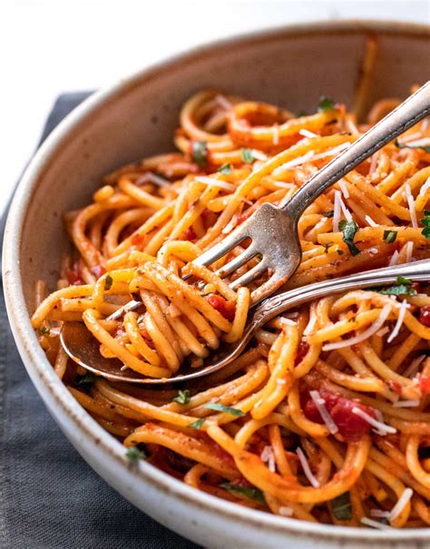 One Pot Spaghetti Ready In 30 Minutes Or Less The Chunky Chef