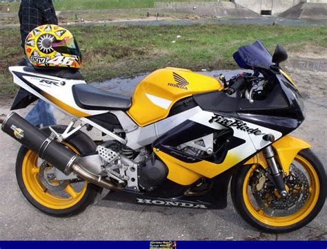 2000 Honda CBR900RR Fireblade Moto ZombDrive