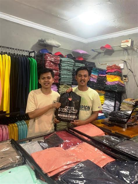 Rintis Usaha Sejak SMA Jajang Kini Buka Toko Kaos Polos