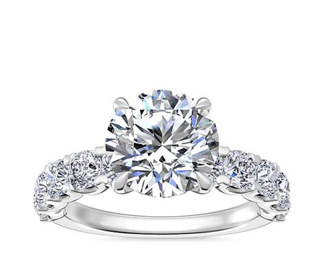 Cushion-Cut Diamond Engagement Ring in 18k White Gold