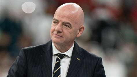 Presidenti I Fifa S Infantino Thyen Heshtjen P R Puthjen E Rubiales Me