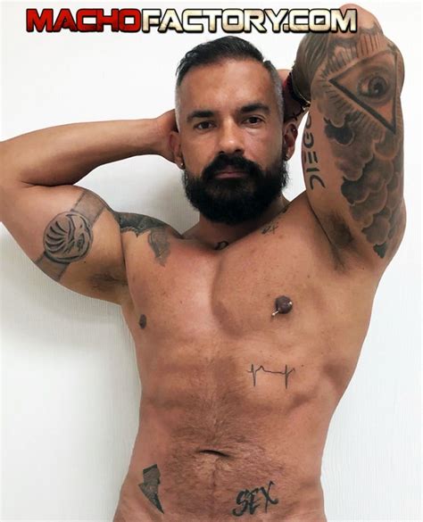 SANTI NOGUERA le modèle du site porno gay Ridleydovarez