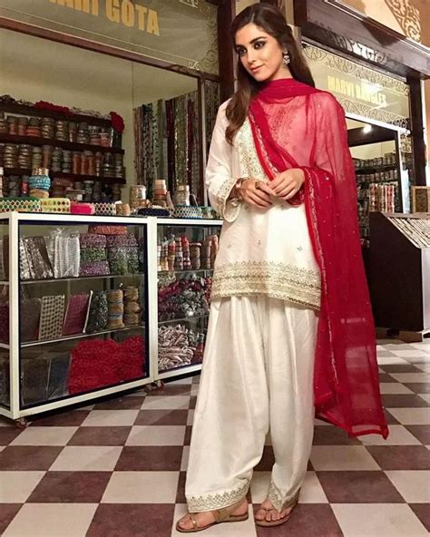 30 Ideas On How To Wear White Shalwar Kameez For Women Pakistani