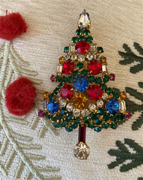 Vintage Warner Christmas Tree Pin Brooch Gem