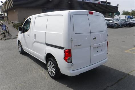 2014 Nissan Nv200 Sv Cargo Van With Bulkhead Divider