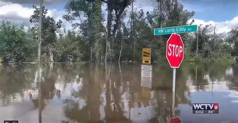 Hurricane Sally flooding leaves neighborhood underwater — Monica Casey