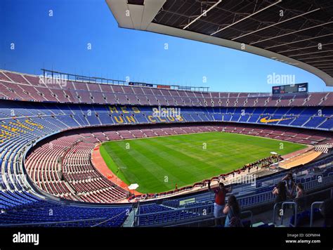 El Camp Nou, el estadio de fútbol del FC Barcelona. La ciudad de ...