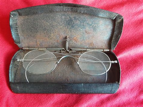 Antique Wire Eyeglass Frame And Glass Slight Oval. Sm… - Gem