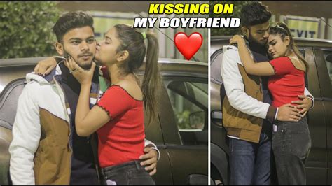 Shruti Ne Kiya Apne Boyfriend Ko Kiss Kissing With Boyfriend PDI