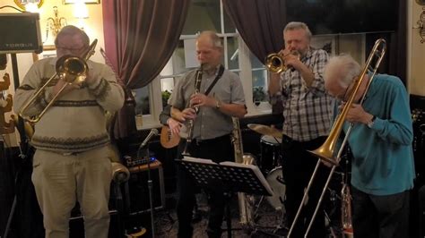 Bourbon Street Parade The Alley Cats Dixieland Jazz Band With Lester