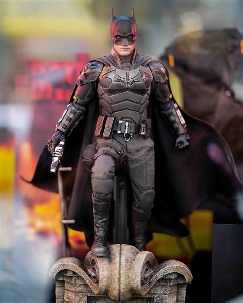 Preorder Hot Toys Mms641 Dc The Batman And Bat Signal Pop Collectibles