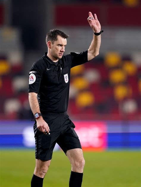 Jarred Gillett Becomes Premier Leagues First Referee From Outside