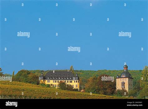 Das Schloss Vollrad In Oestrich Winkel Im Rheingau Deutschland