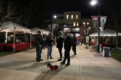 GALLERY: Hanging of the Greens - The Daily Lobo