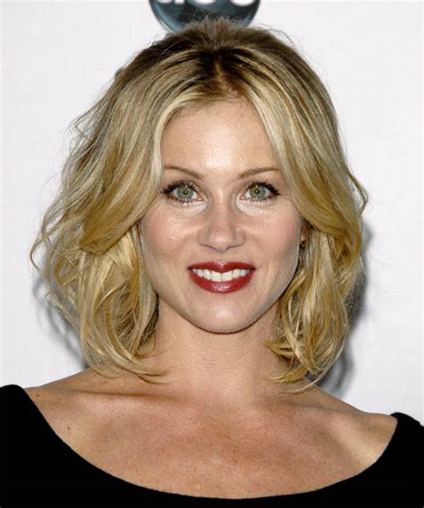 Christina Applegate Medium Wavy Hairstyle Hairstyles