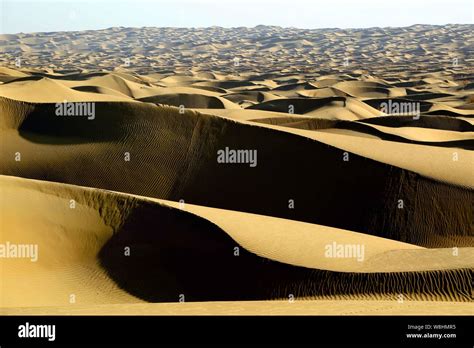 Taklamakan Desert Hi Res Stock Photography And Images Alamy