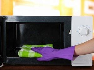 Как очистить микроволновку внутри от жира: 6 способов