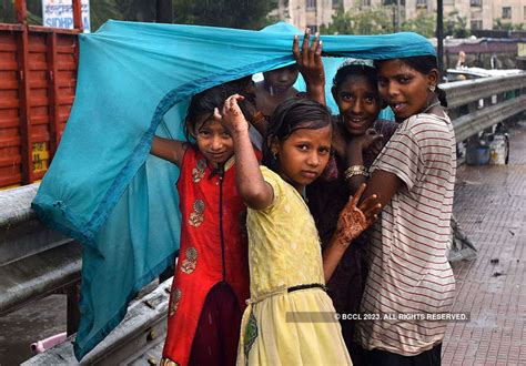 Heavy Rain Lashes Mumbai Thane The Etimes Photogallery