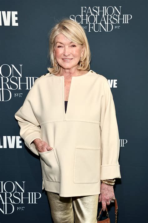 Martha Stewart Fans Are Drooling Over 81 Year Old S Thirst Trap As She Shows Off New Haircut