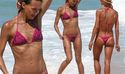 8 Sexy Hot Sharni Vinson Bikini Pics