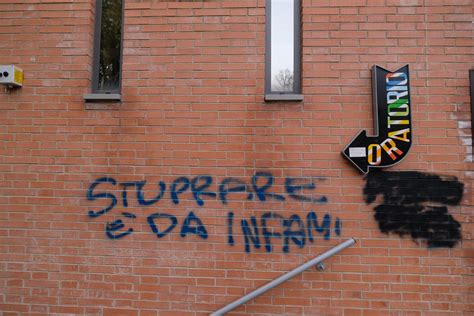 Bologna Frasi Choc Sullo Stupro Scritte E Insulti Sui Muri Della