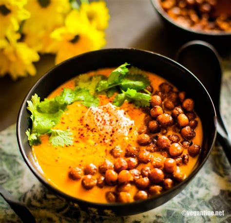 Vegane Kürbissuppe mit Kichererbsen – Vegantine