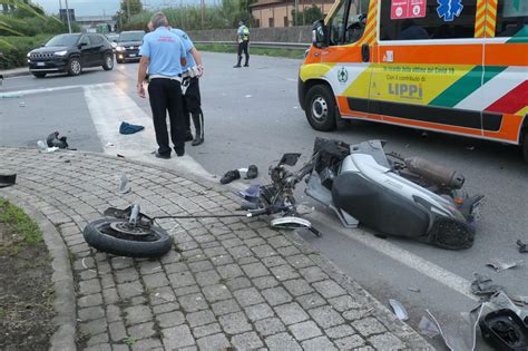 Scooter Diviso In Due In Un Pauroso Incidente Viareggio Grave Un Uomo