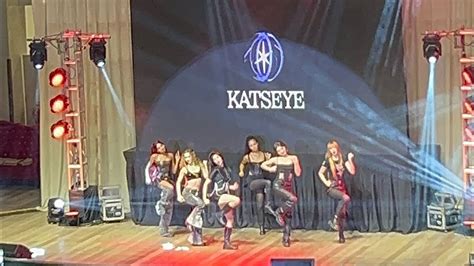 KATSEYE 캣츠아이 Debut Performance Fancam Ayala Malls Market Market