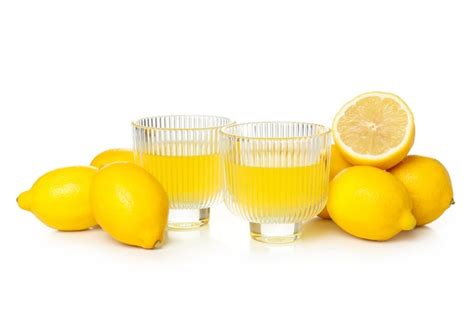 Limoncello Liqueur De Citron Italien Isol Sur Fond Blanc Photo Premium