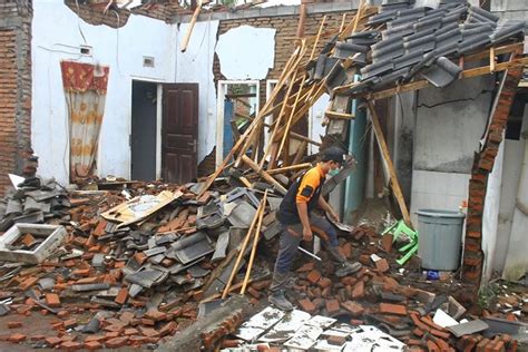 Update Gempa Malang Terkini Gubernur Jatim Khofifah Indar Parawansa