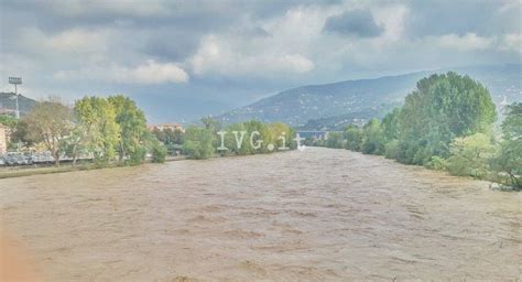 Nubifragio Sul Levante A Chiavari Esonda L Entella Chiusi Il Ponte