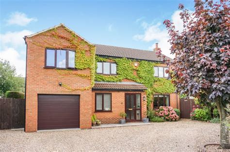 4 Bedroom Detached House For Sale In Castleview Tattershall Ln4 4jd