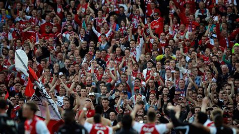 Eredivisie Az Alkmaar Verh Ngt Stadionverbote Gegen Fans