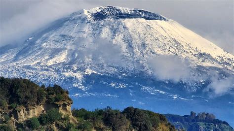 La Foto Del Vesuvio Innevato Che Incanta Il Web