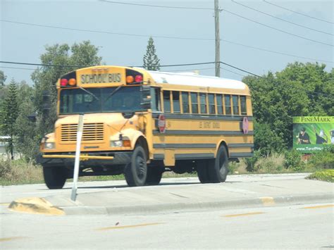 Lee Buses On The Job Nedlit983 Flickr