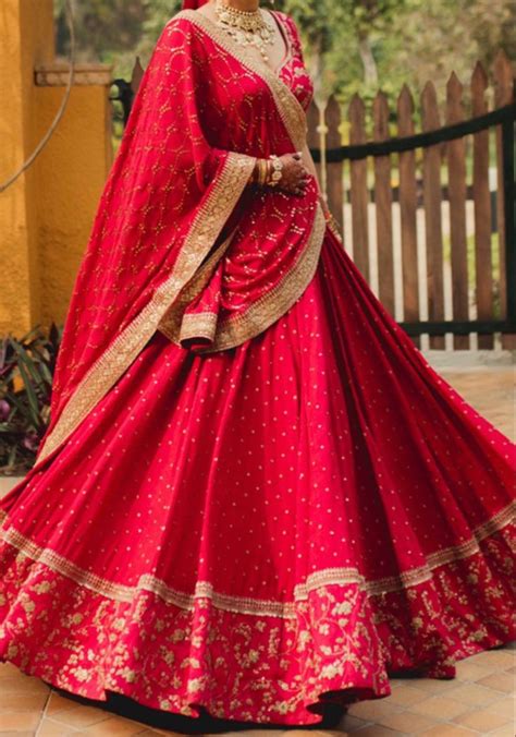 Mehndi Bride Dress Inspo Designer Is Sabyasachi Indian Bride