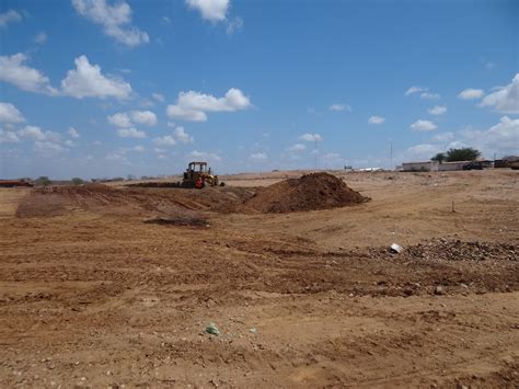 Prefeitura de Parelhas realiza Terraplanagem do terreno onde será