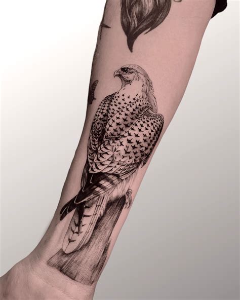 Aggregate more than 69 red tail hawk tattoo latest - in.coedo.com.vn