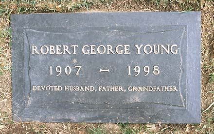 Robert Young's grave (photo)