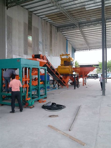 Qt Automatic Hydraulic Cement Brick Making Machine Production Line