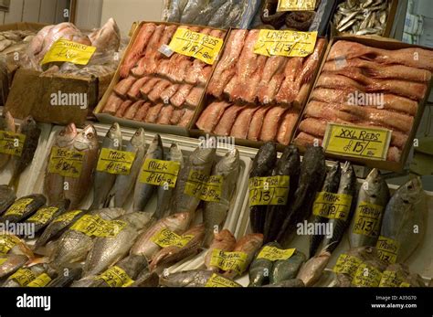 The Billingsgate Fish Market At Canary Wharf In London Stock Photo