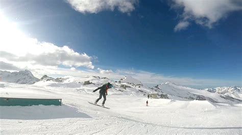 First time in a snow park. Send help : snowboarding