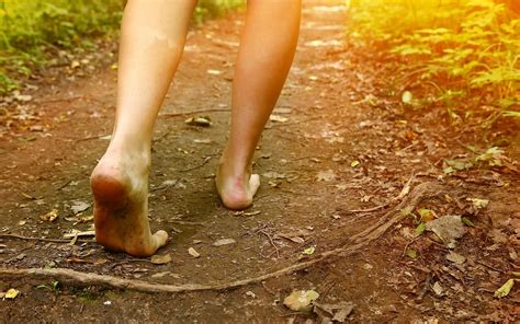 barefoot closer  center